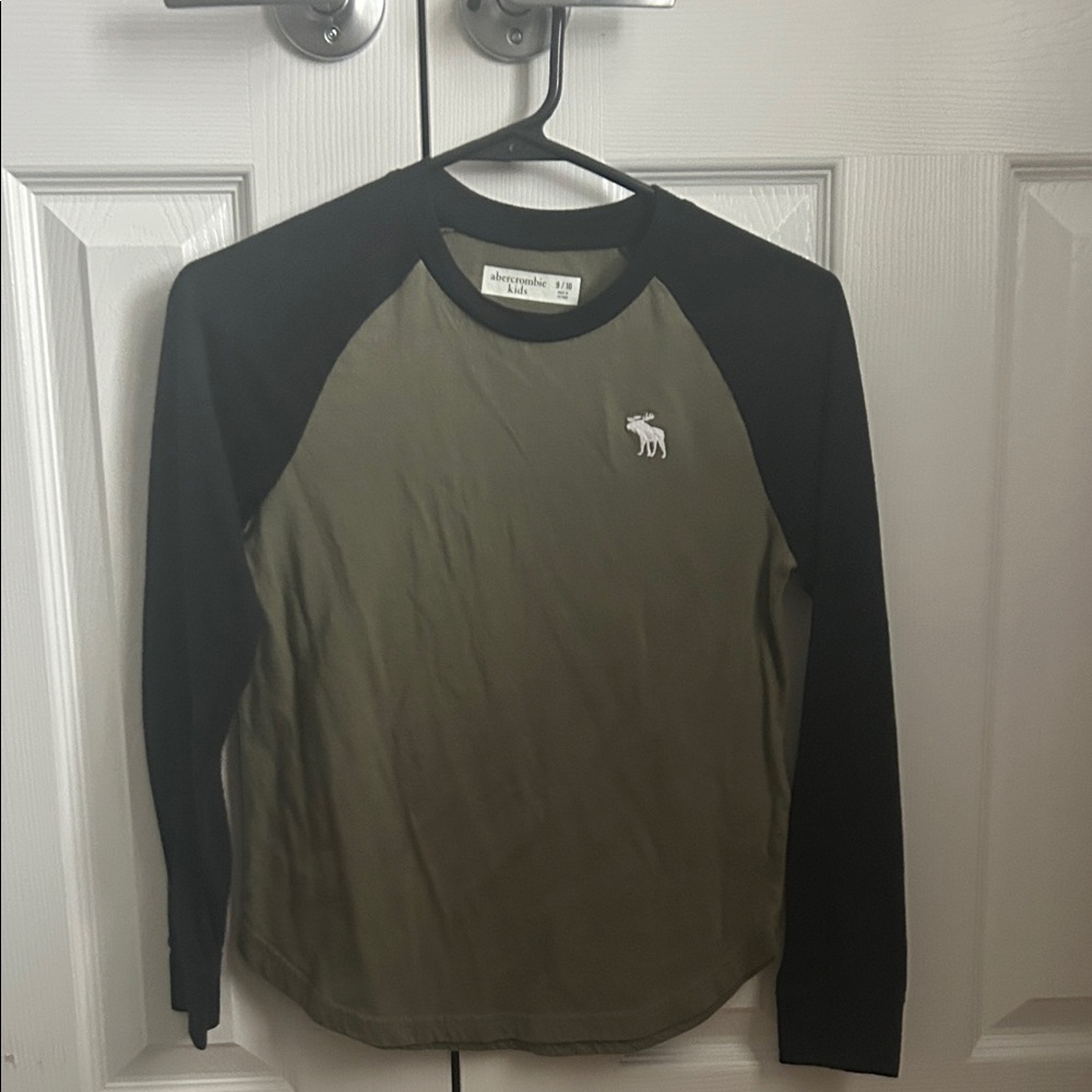 Abercrombie & Fitch kids Green and Black Long Sleeve Shirt size 9/10